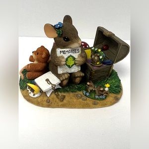 Charming Tails- A Treasure of‎ Memories Special Edition 2000- Figure, Pre-Owned